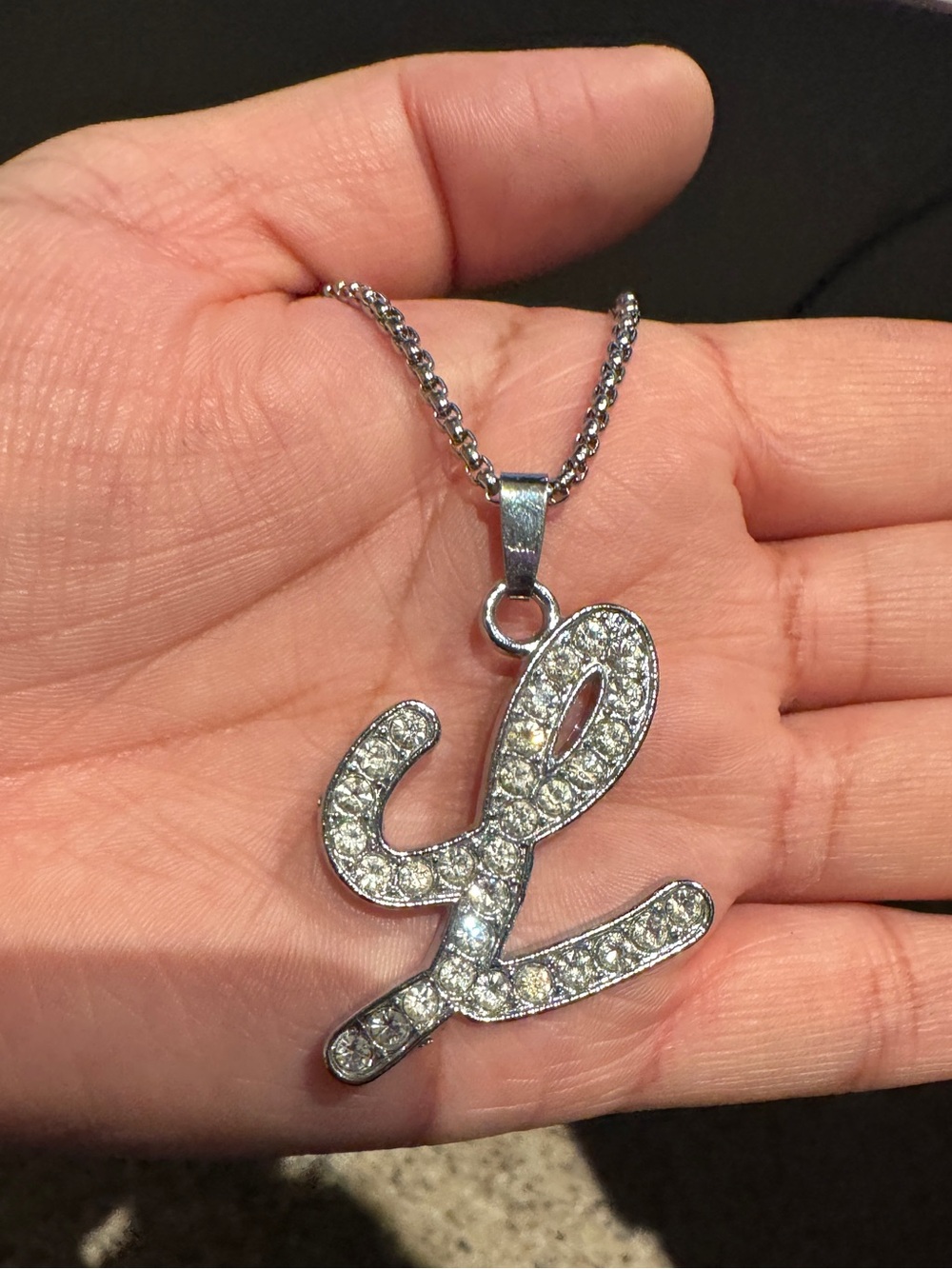 'L' Pendant Necklace - Silver tone